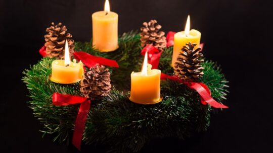 Oplev magien: Fire advent med fire eksklusive smykkeoverraskelser