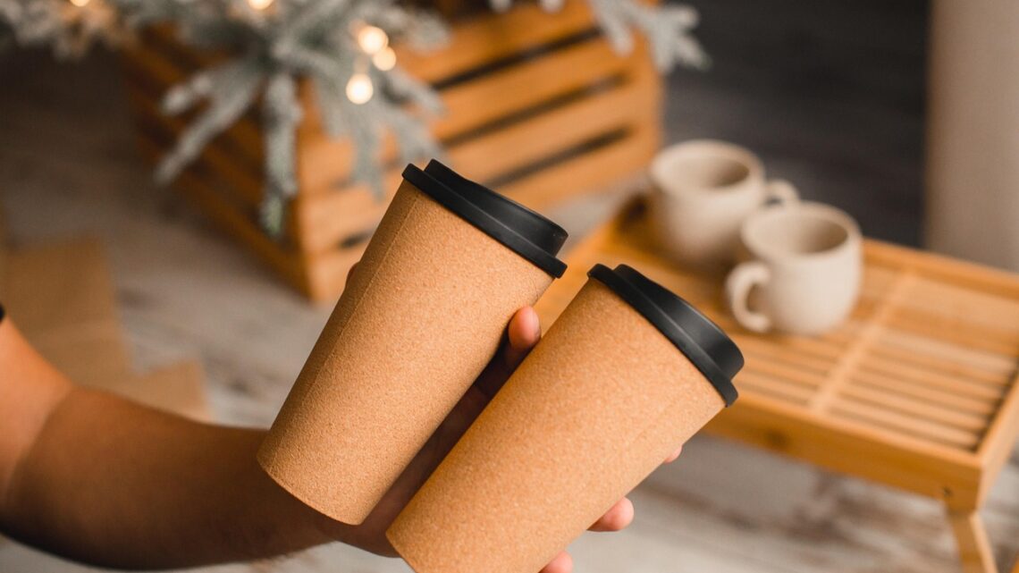 Sæt turbo på arrangementet: Spar tid og penge med billigt engangsservice til varme drikke